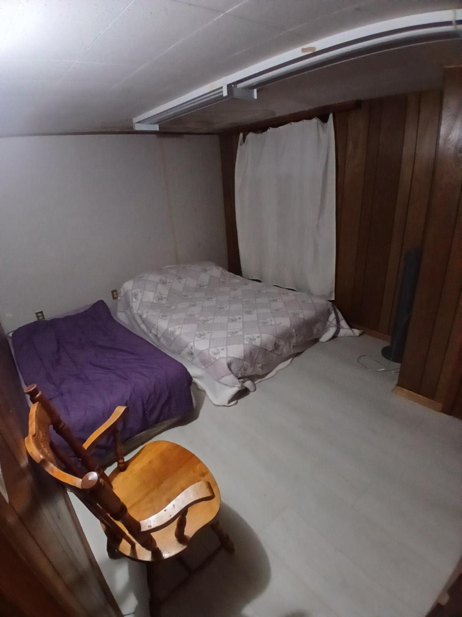 Cozy Apartment With A Spacious Backyard In The Ravine 多伦多 外观 照片