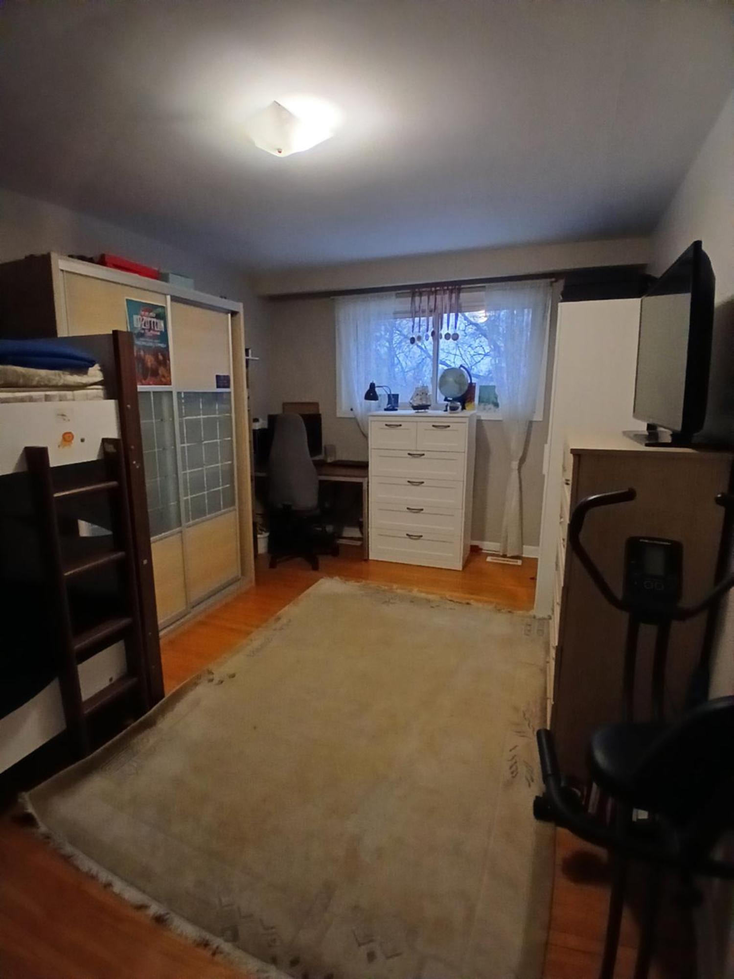 Cozy Apartment With A Spacious Backyard In The Ravine 多伦多 外观 照片